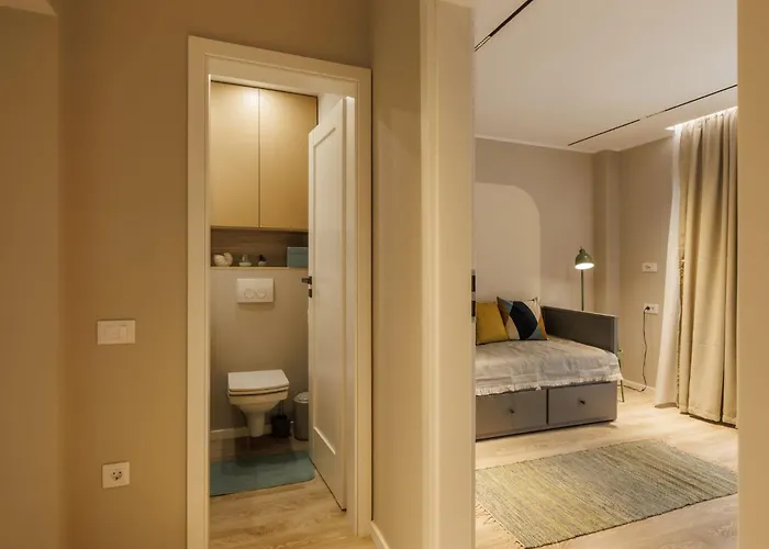 Апартаменти Downtown Breeze *